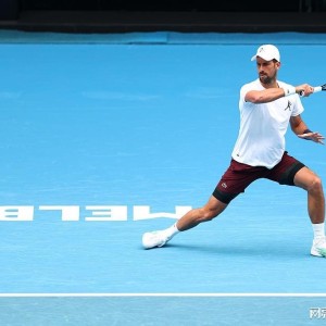 开云-德约科维奇仅训练12分钟便显露痛苦状态，澳网前景引发担忧