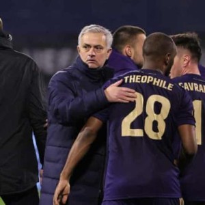 开云体育-【观察】喷球员捧对手 没有后招的穆帅还能秀多久？