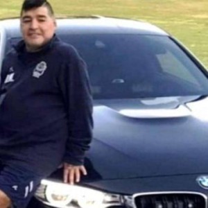 开云-车子房子卡斯特罗来信 马拉多纳遗物线上拍卖还债